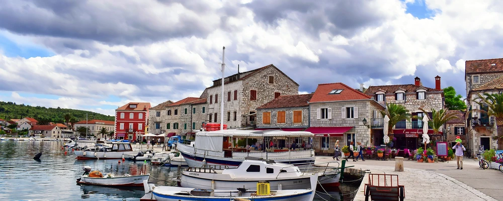 5 locuri perfecte pentru viața de noapte din Hvar