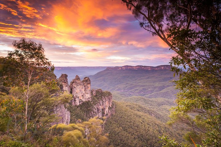 Stunning Three Sisters Ancient Rock Formation - Ultimate Blue Mountains Luxury Private Tour