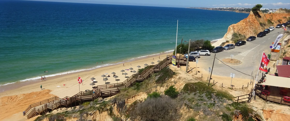 Praia do Barranco das Belharucas