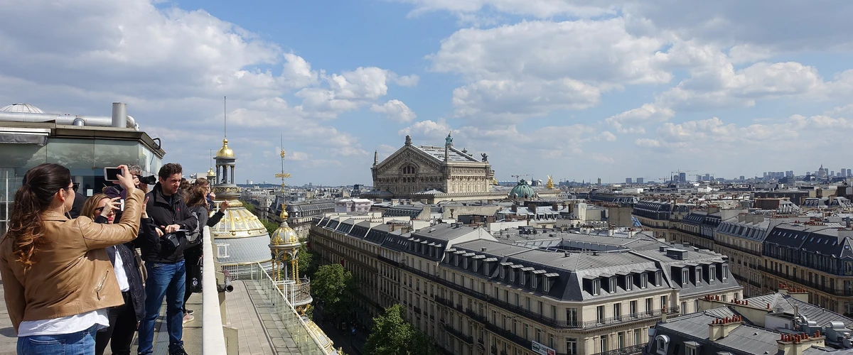 Barul de pe acoperiș al Hotelului Terrass Paris