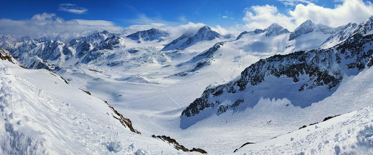 Schiază primăvara pe ghețarul Stubai Austria