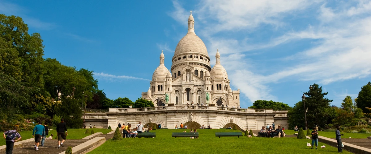 Admirați apusul la Bazilica Sacré Coeur