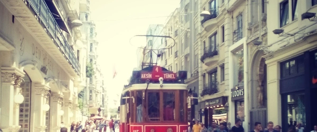 Tramvaiul İstiklal Caddesi