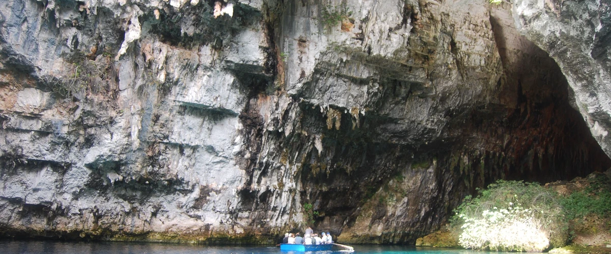 Peștera Melissani