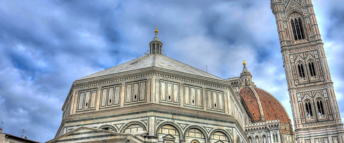 Numele complet al Domului este “Catedrala Santa Maria del Fiore”