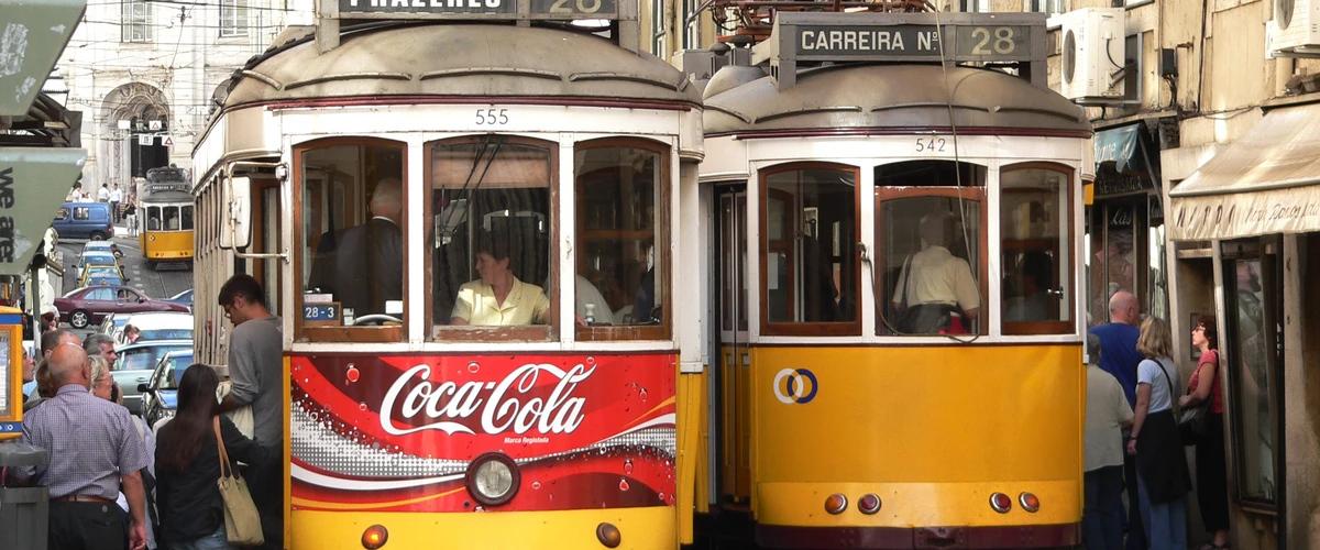 Accesați orașul cu tramvaiul