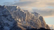 o vedere a unui munte acoperit cu zăpadă în austria