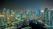 o vedere a unui oraș în emiratele arabe unite