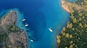 un recif albastru și verde în turcia