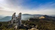 o vedere a unui munte stâncos în românia