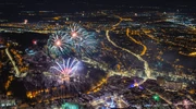 un grup de artificii pe cer în brașov