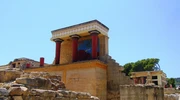 o clădire veche din piatră cu knossos în fundal în grecia