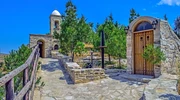 o clădire veche de piatră în cipru