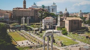 o clădire înaltă din forumul roman în italia