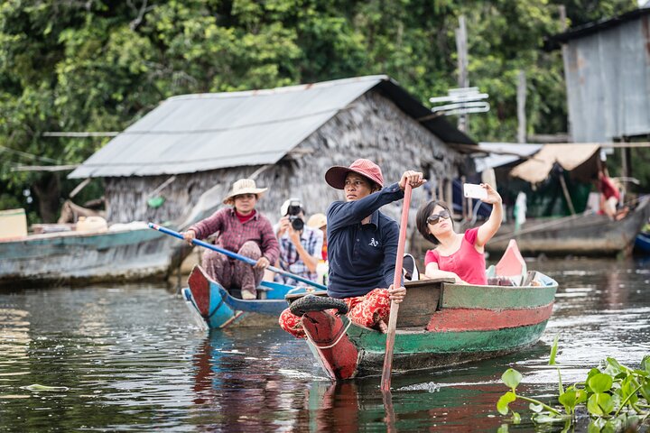 Experience the local baot ride on Kompong Phluk Tonle Sap lake 