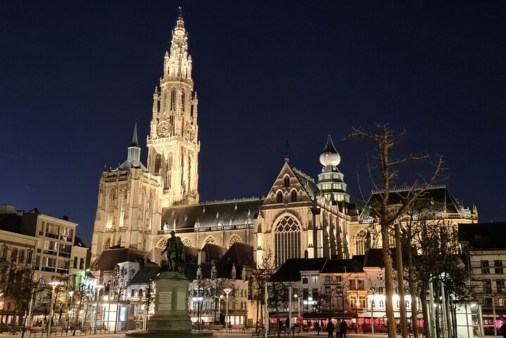 The cathedral by night