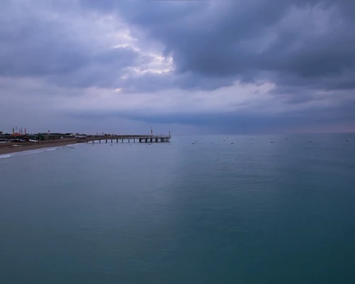 un corp mare de apă în belek