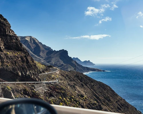 o vedere a versantului unui munte în gran canaria