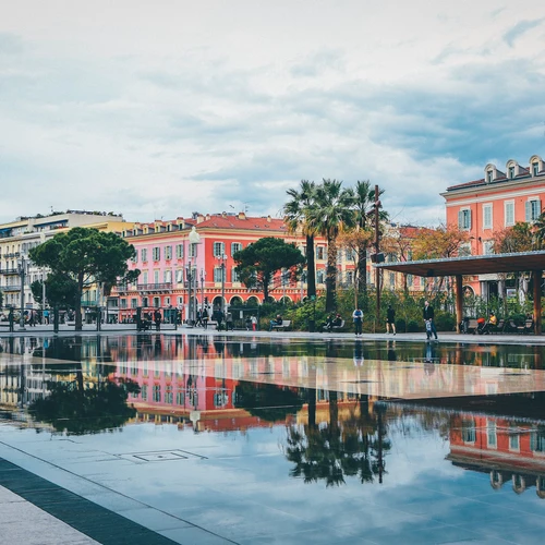 Cele mai bune 10 baruri pe acoperiș și cu terasă din Nisa