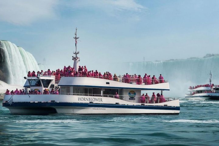 Horseshoe Falls and Boat