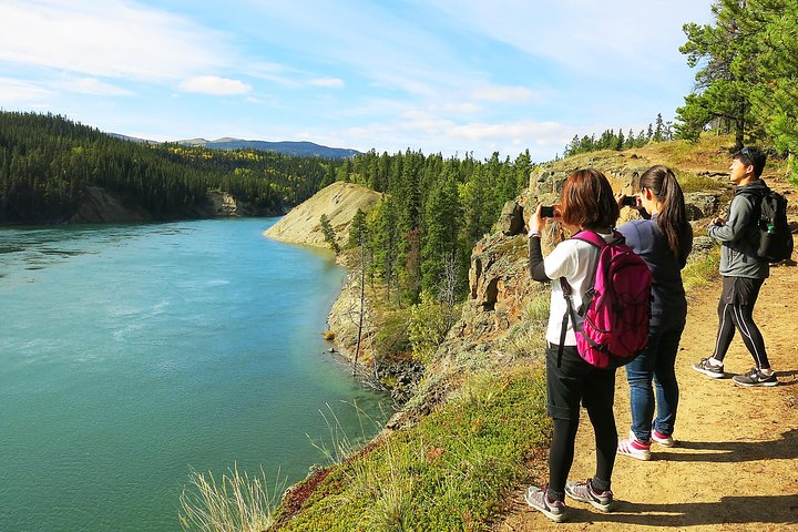 Hiking along Miles Canyon