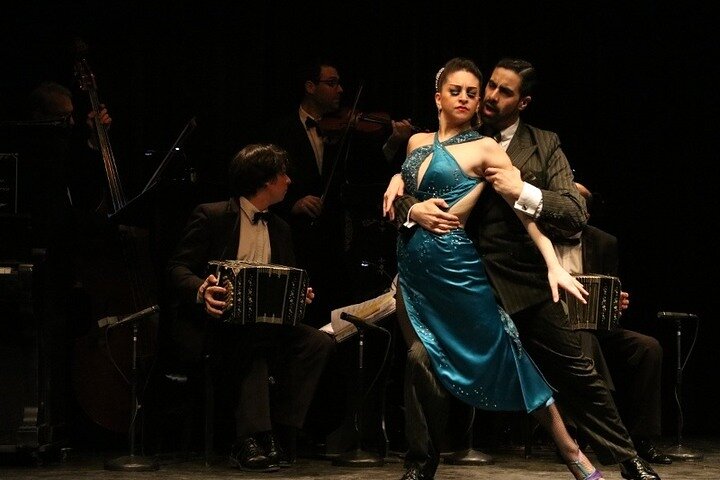 Tango dancers