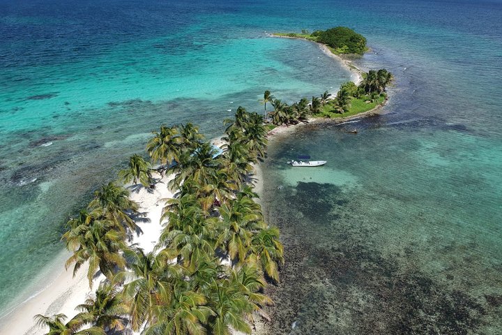 Arrive the beautiful island of Laughing Bird Caye...