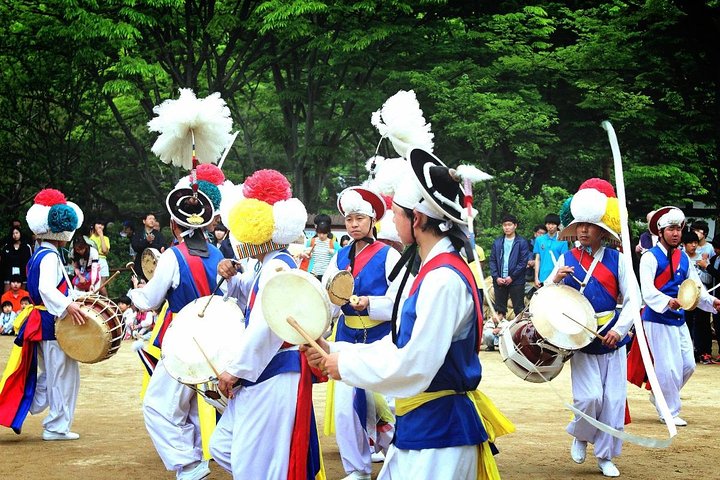 Farmers music and dancing in Korean Folk Village