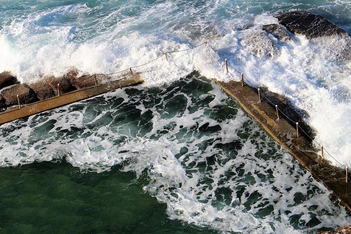 solid swell makes a salt water pool come to life 