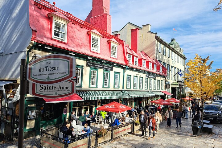 Places d'Armes / Armoury Square near Chateau Frontenac
