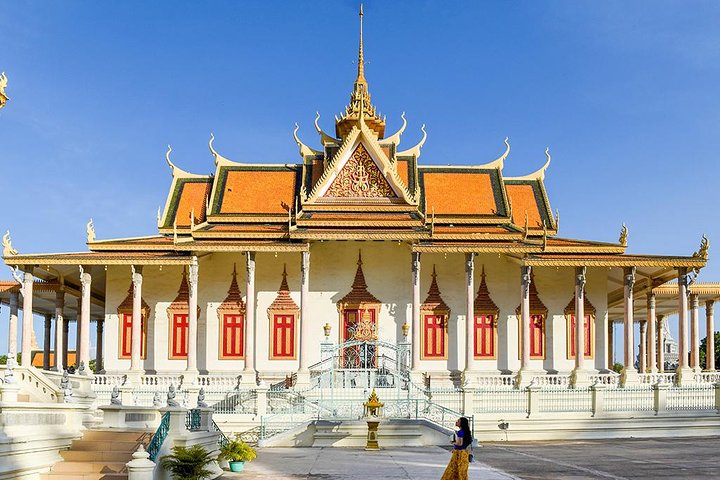 Explore Phnom Penh on a full-day private tour of the vibrant capital. 