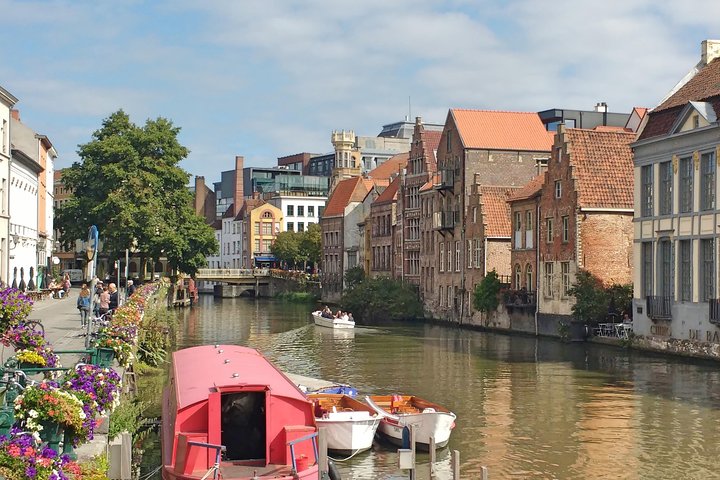 Beautiful old houses and riverside beauty on your walking tour with lunch
