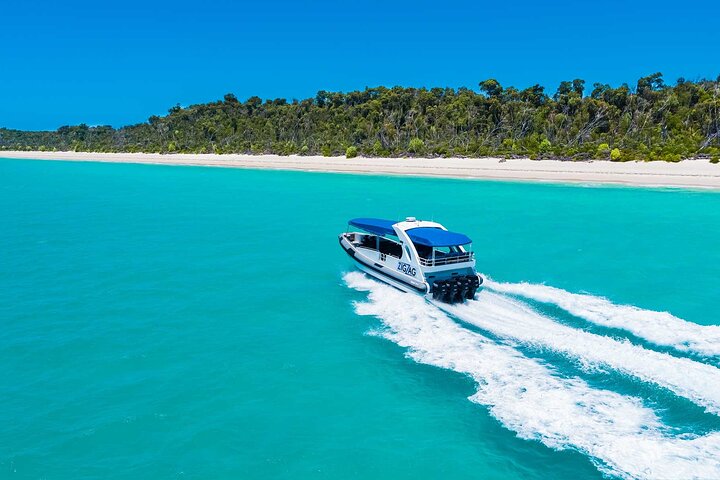 ZigZag Whitsundays At Whitehaven Beach