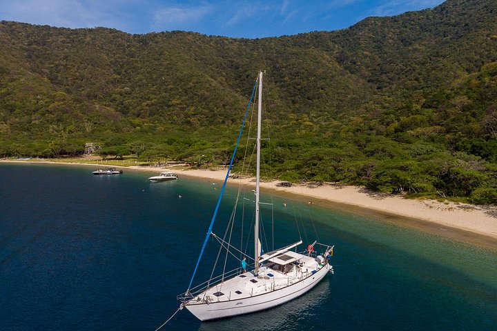 Artivela, The # 1 Tayrona Sailing Experience.