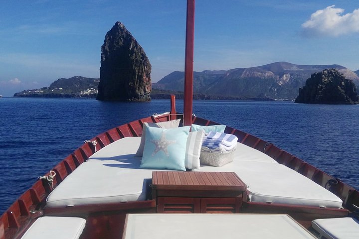 Faraglioni di Lipari and Vulcano in the background
Aeolian Aeolian Excursions